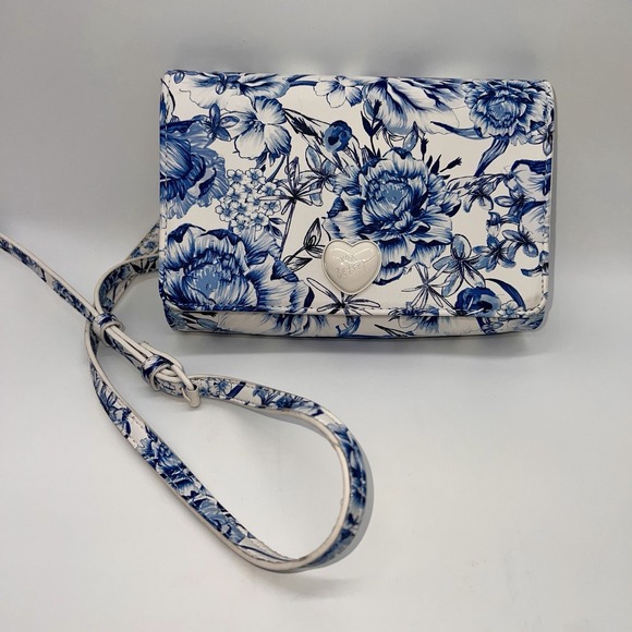 Betsey Johnson Handbag Crossbody Blue Floral Heart Chain Strap - Picture 2 of 9